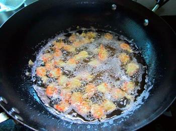 挂糊咖喱虾的做法步骤7