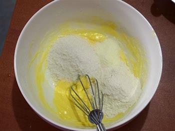 蛋黄椰蓉酥的做法步骤4