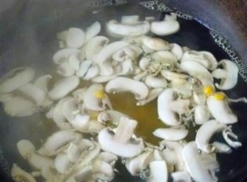 鲜蘑粟米羹的做法步骤5