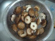 蒜煎小香菇的做法步骤3