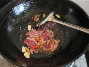 猪耳豆角炒肉片的做法步骤6