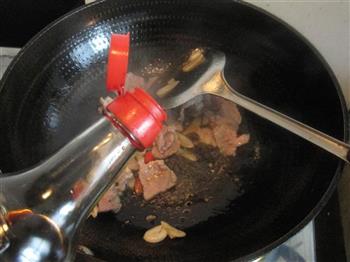 猪耳豆角炒肉片的做法步骤7