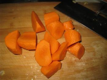 胡萝卜玉米鲫鱼汤的做法步骤5