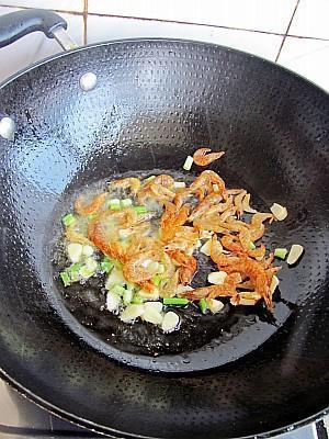 虾干白玉菇烩丝瓜的做法图解5