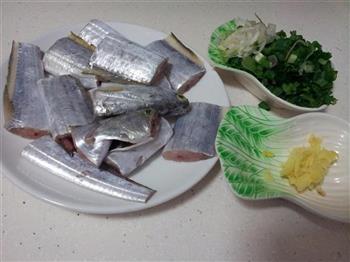煎焖油带鱼的做法步骤1