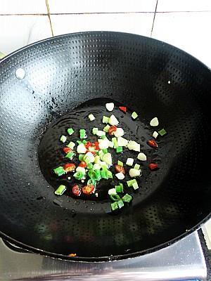 辣味韭菜炒豆干的做法步骤4