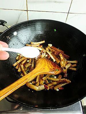 辣味韭菜炒豆干的做法步骤8