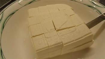 金沙玉米豆腐的做法步骤2