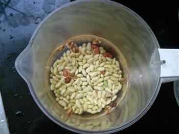 花生核桃豆浆的做法步骤2