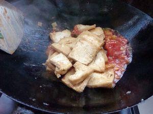 西红柿烧豆腐的做法步骤6
