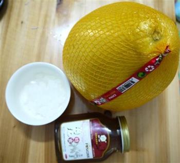 蜜蜂柚子茶的做法步骤1
