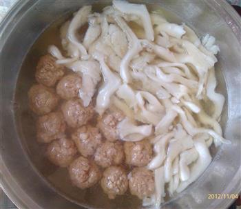 蘑菇肉圆汤的做法步骤8