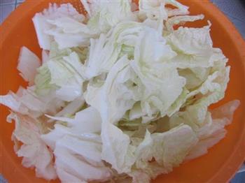 猪肉白菜炖冻豆腐的做法步骤1