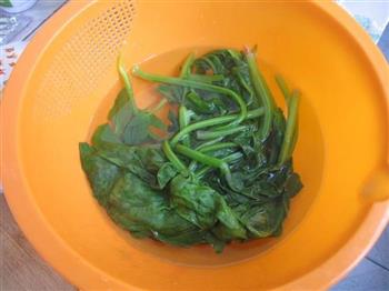 海螺丸菠菜汤的做法步骤3