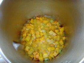 奶香南瓜浓汤的做法步骤11