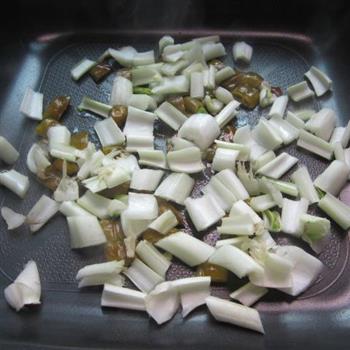 酸辣白菜茎的做法步骤3