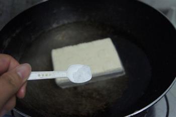 孜然煎豆腐的做法步骤2