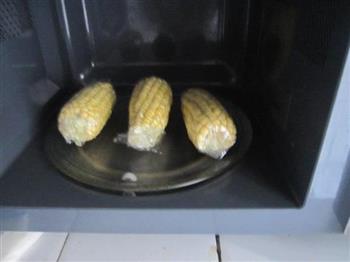 微波炉煮玉米的做法步骤5
