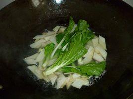 杏鲍菇银鱼蛋汤的做法步骤5