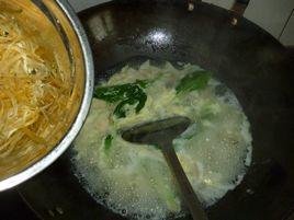 杏鲍菇银鱼蛋汤的做法步骤7