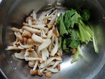 蚝油蟹味菇炒青菜的做法步骤2