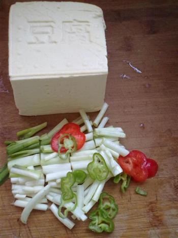 小葱煎豆腐的做法步骤1