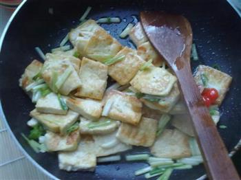 小葱煎豆腐的做法步骤6