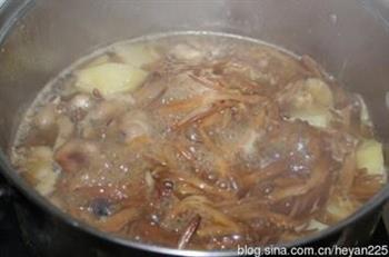 黄花菜土豆炖鸡块的做法步骤5
