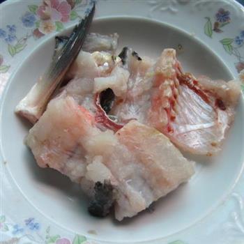 豆浆鱼骨汤的做法步骤1