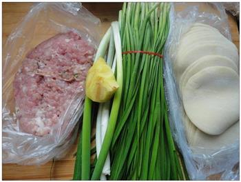猪肉韭菜水饺的做法步骤1