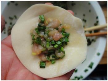猪肉韭菜水饺的做法步骤5