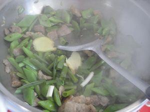油豆角焖饭的做法步骤7