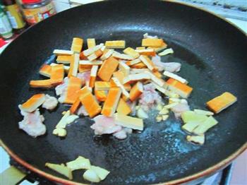 芹菜香干炒肉的做法步骤5
