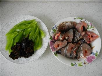 生菜杆木耳黑鱼汤的做法步骤2