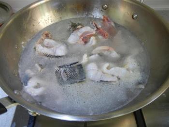 生菜杆木耳黑鱼汤的做法步骤4