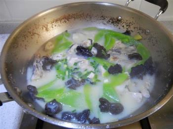 生菜杆木耳黑鱼汤的做法步骤8