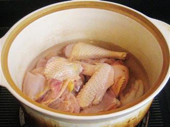 芋头母鸡砂锅煲的做法步骤5