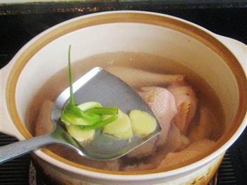 芋头母鸡砂锅煲的做法步骤6
