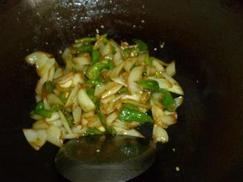 白菜杆子炒辣椒的做法步骤8