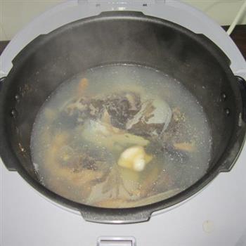 煲鱼头汤的做法步骤5