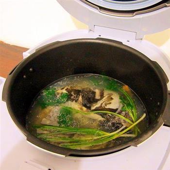 煲鱼头汤的做法步骤6