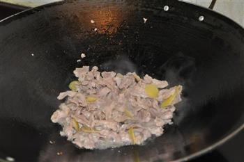 姜葱煮猪颈肉的做法图解5