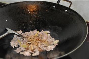 姜葱煮猪颈肉的做法步骤6