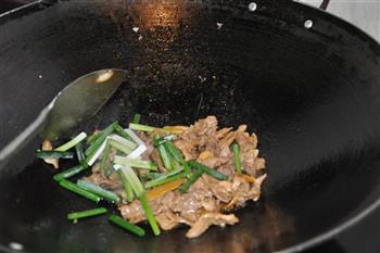 姜葱煮猪颈肉的做法步骤7