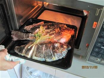 微波烤罗非鱼的做法步骤4