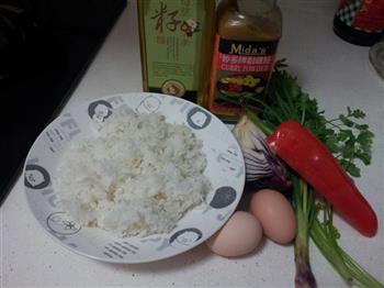 咖喱鸡蛋炒饭的做法步骤1