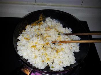 咖喱鸡蛋炒饭的做法步骤5