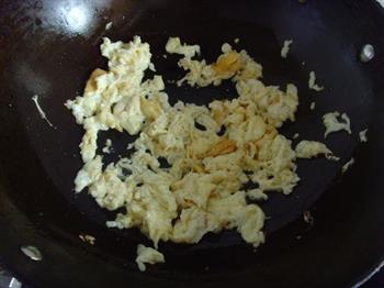酸豆角炒鸡蛋的做法步骤3