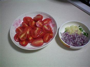 清炒小番茄卷心菜的做法图解2