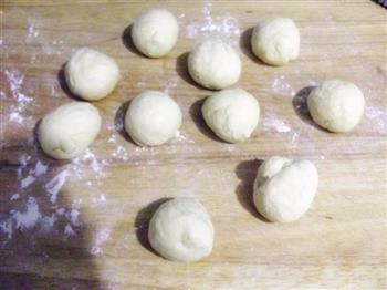 豆沙辫子面包的做法步骤5